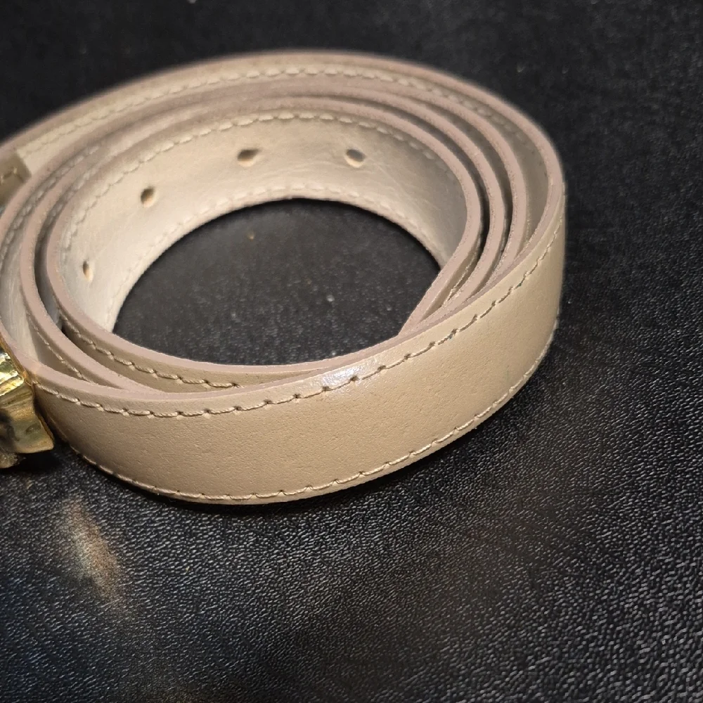 Vintage Beige Leather Belt with Gold Sculpted Buckle - Picture 2 of 2
